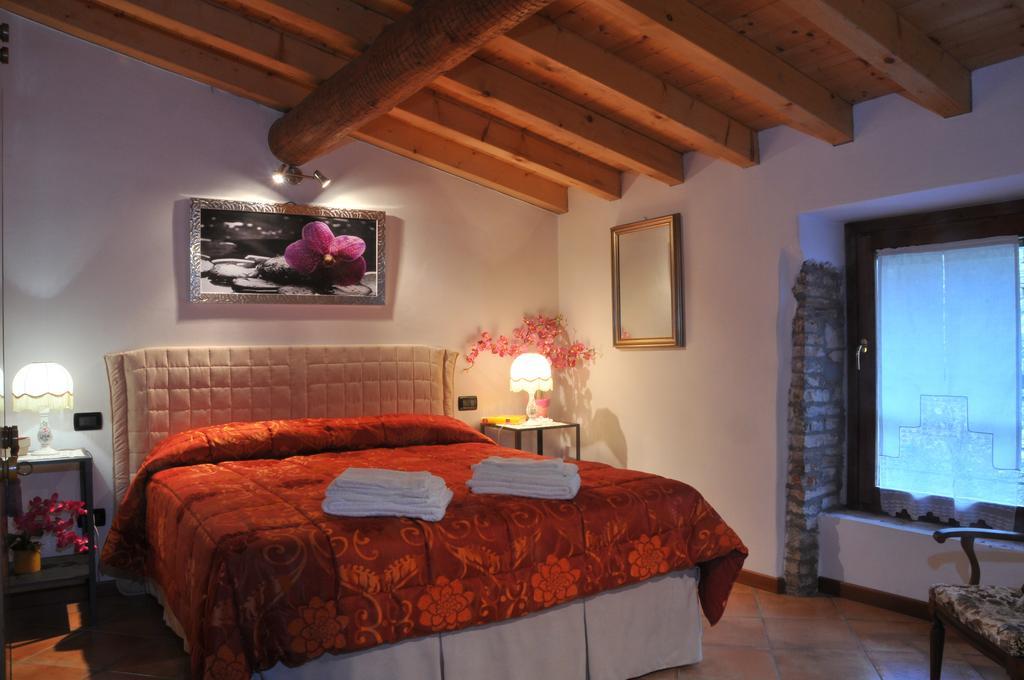Bed & Breakfast Castello Padenghe sul Garda Værelse billede
